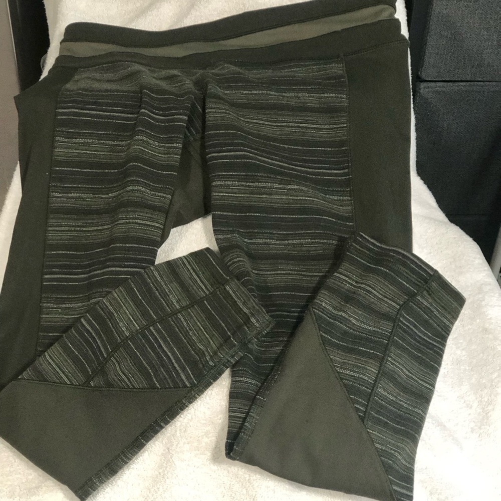 Lululemon High-Rise Leggings Sz6 Olive/Army Green. Excellent Preowned Condition